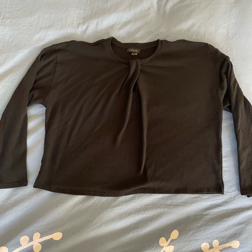 Women’s Black keyhole long sleeve sweater